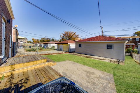 Tiny photo for 9241 S Kingston Avenue, Chicago, IL 60617 (MLS # 12515919)