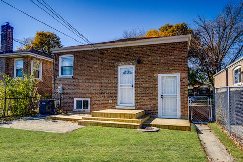 Tiny photo for 9241 S Kingston Avenue, Chicago, IL 60617 (MLS # 12515919)