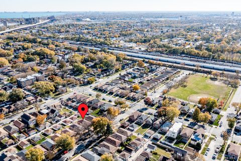 Tiny photo for 9241 S Kingston Avenue, Chicago, IL 60617 (MLS # 12515919)