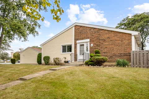 Photo of 2177 Chaucer Lane, Glendale Heights, IL 60139 (MLS # 12763379)
