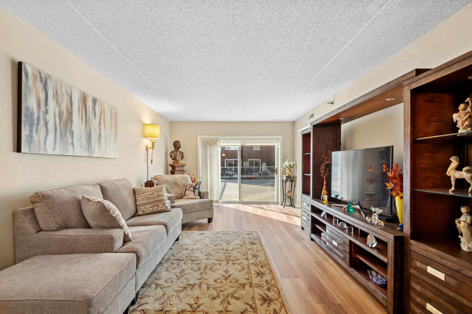 7041 W Touhy Avenue 209