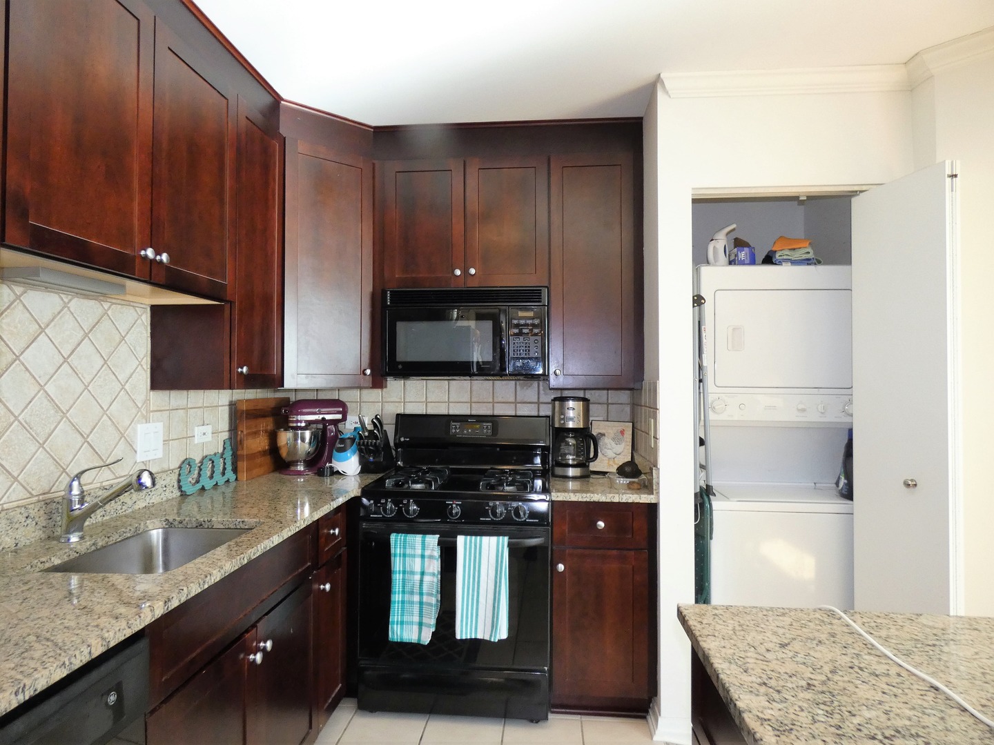 33 W ontario Street 17C