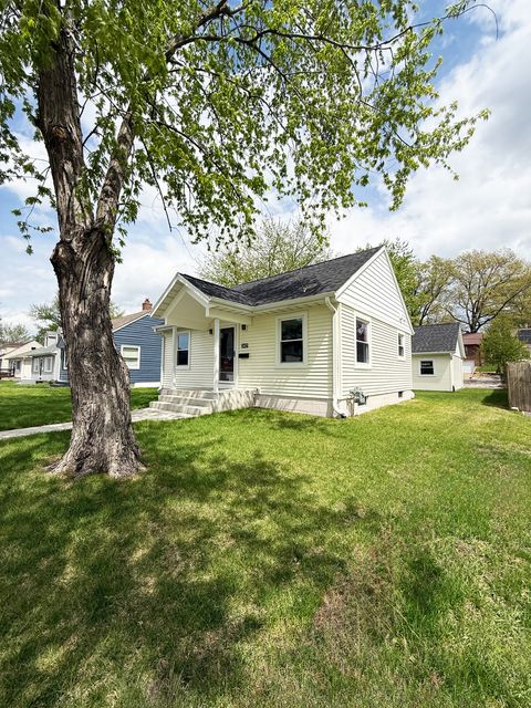 Tiny photo for 2407 Warren Street, Davenport, IA 52804 (MLS # 12628295)