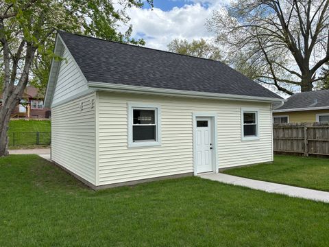 Tiny photo for 2407 Warren Street, Davenport, IA 52804 (MLS # 12628295)