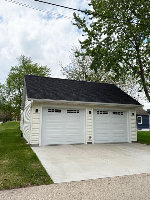 Tiny photo for 2407 Warren Street, Davenport, IA 52804 (MLS # 12628295)