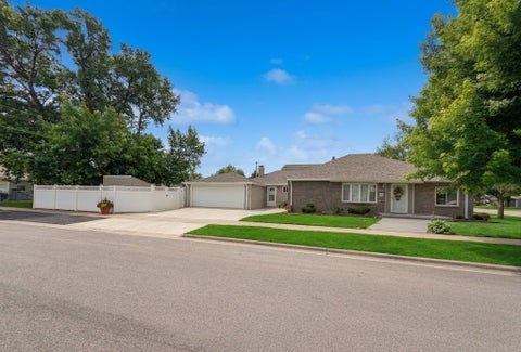 Tiny photo for 10801 OAK Avenue, Chicago Ridge, IL 60415 (MLS # 12757157)
