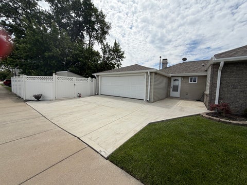 Tiny photo for 10801 OAK Avenue, Chicago Ridge, IL 60415 (MLS # 12757157)