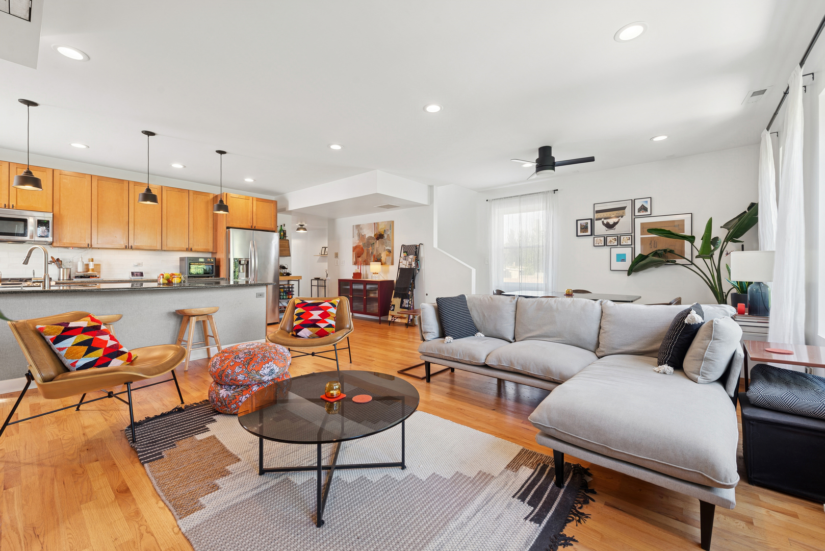 2458 N Linden Place 3