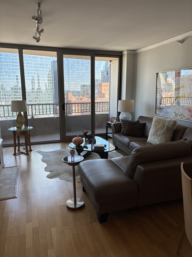 200 N Jefferson Street 2307