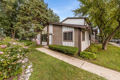 636 Forum Drive Roselle IL 60172