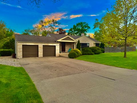 Tiny photo for 16W639 Red Oak Avenue, Bensenville, IL 60106 (MLS # 12483848)