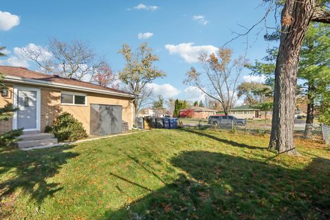 Tiny photo for 866 Clark Lane, Des Plaines, IL 60016 (MLS # 12583425)