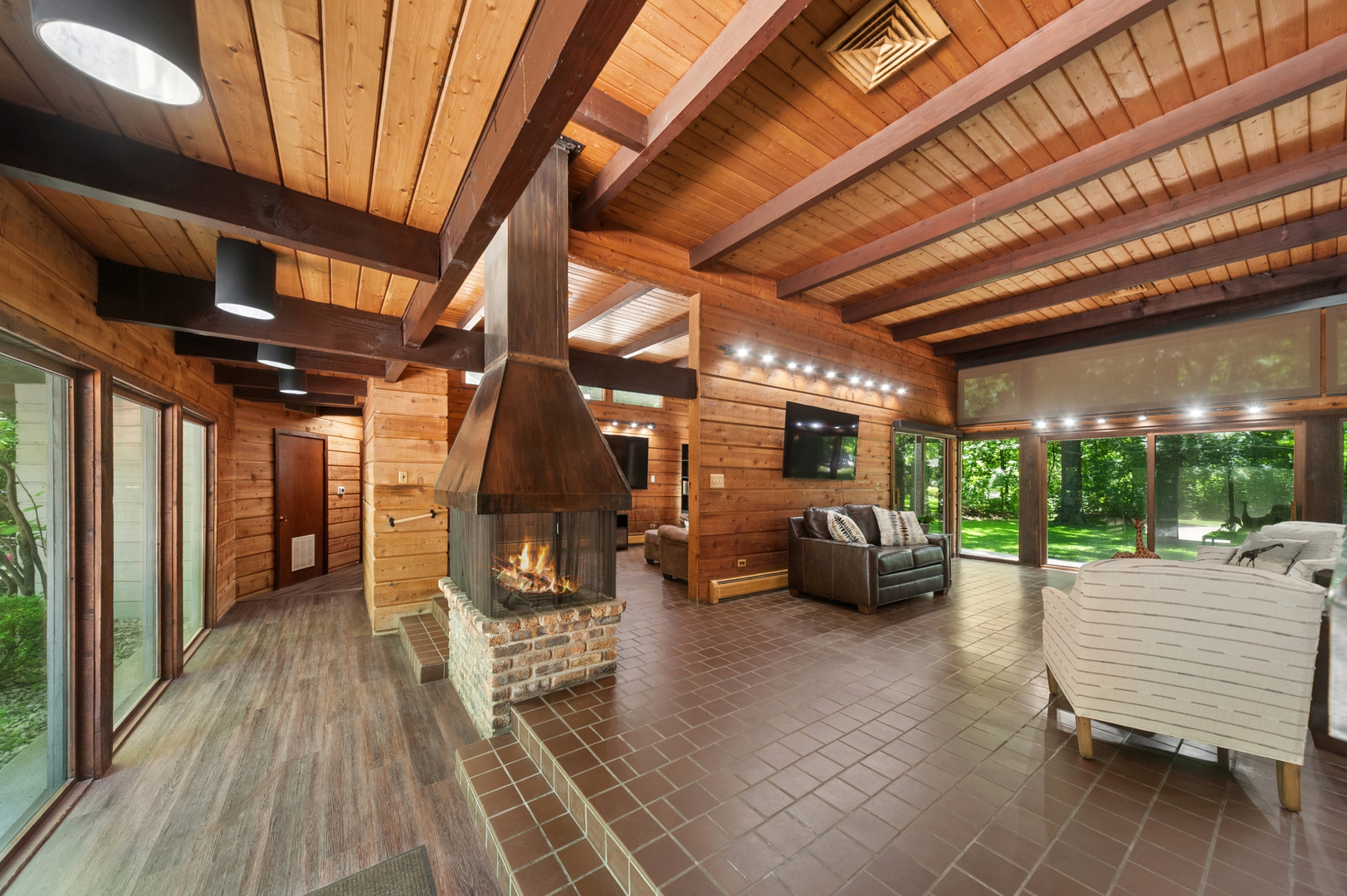 3033 Blackthorn Road