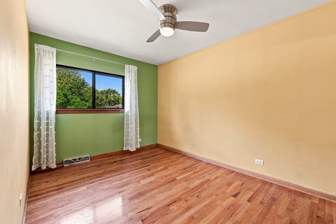 Tiny photo for 935 Anderson Terrace, Des Plaines, IL 60016 (MLS # 12719392)