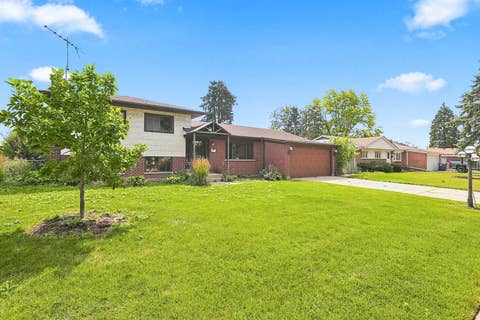 Tiny photo for 935 Anderson Terrace, Des Plaines, IL 60016 (MLS # 12719392)