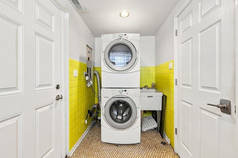 Tiny photo for 935 Anderson Terrace, Des Plaines, IL 60016 (MLS # 12719392)