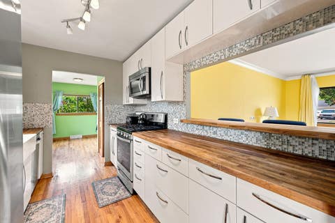 Tiny photo for 935 Anderson Terrace, Des Plaines, IL 60016 (MLS # 12719392)