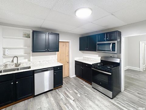 Tiny photo for 420 KIRKWOOD Boulevard, Davenport, IA 52803 (MLS # QC4268029)