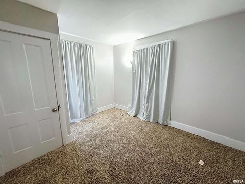 Tiny photo for 420 KIRKWOOD Boulevard, Davenport, IA 52803 (MLS # QC4268029)