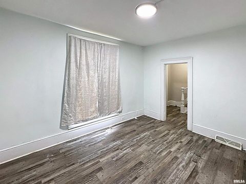 Tiny photo for 420 KIRKWOOD Boulevard, Davenport, IA 52803 (MLS # QC4268029)