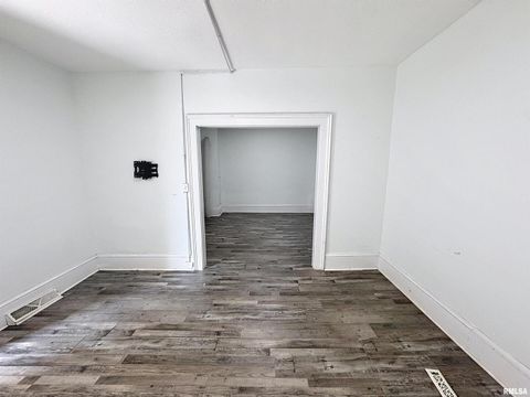 Tiny photo for 420 KIRKWOOD Boulevard, Davenport, IA 52803 (MLS # QC4268029)