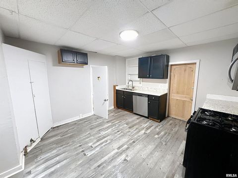 Tiny photo for 420 KIRKWOOD Boulevard, Davenport, IA 52803 (MLS # QC4268029)