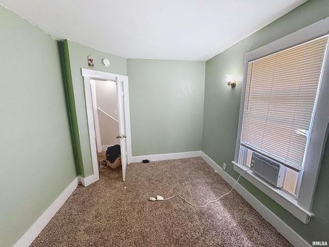 Tiny photo for 420 KIRKWOOD Boulevard, Davenport, IA 52803 (MLS # QC4268029)