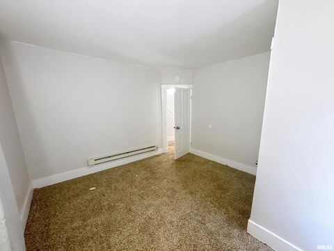 Tiny photo for 420 KIRKWOOD Boulevard, Davenport, IA 52803 (MLS # QC4268029)