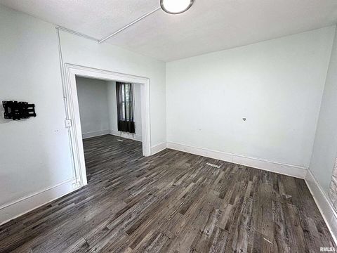 Tiny photo for 420 KIRKWOOD Boulevard, Davenport, IA 52803 (MLS # QC4268029)