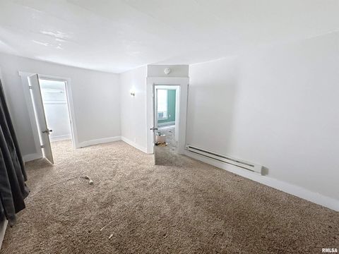 Tiny photo for 420 KIRKWOOD Boulevard, Davenport, IA 52803 (MLS # QC4268029)