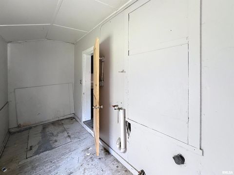 Tiny photo for 420 KIRKWOOD Boulevard, Davenport, IA 52803 (MLS # QC4268029)