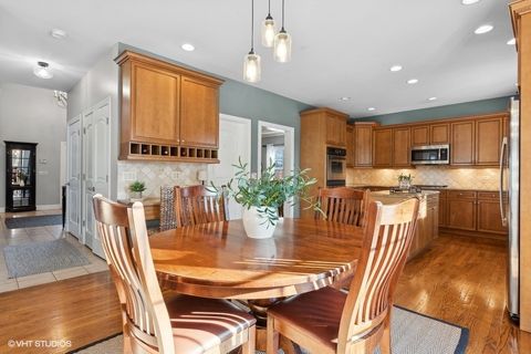 Tiny photo for 816 S Spring Road, Elmhurst, IL 60126 (MLS # 12364332)