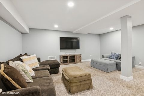 Tiny photo for 816 S Spring Road, Elmhurst, IL 60126 (MLS # 12364332)