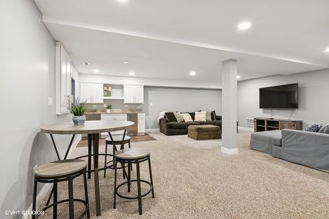 Tiny photo for 816 S Spring Road, Elmhurst, IL 60126 (MLS # 12364332)