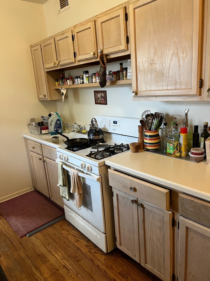 3840 W ROSCOE Street 2