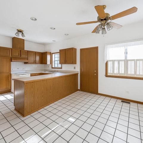 Tiny photo for 10531 Camelot Street, Westchester, IL 60154 (MLS # 12440052)