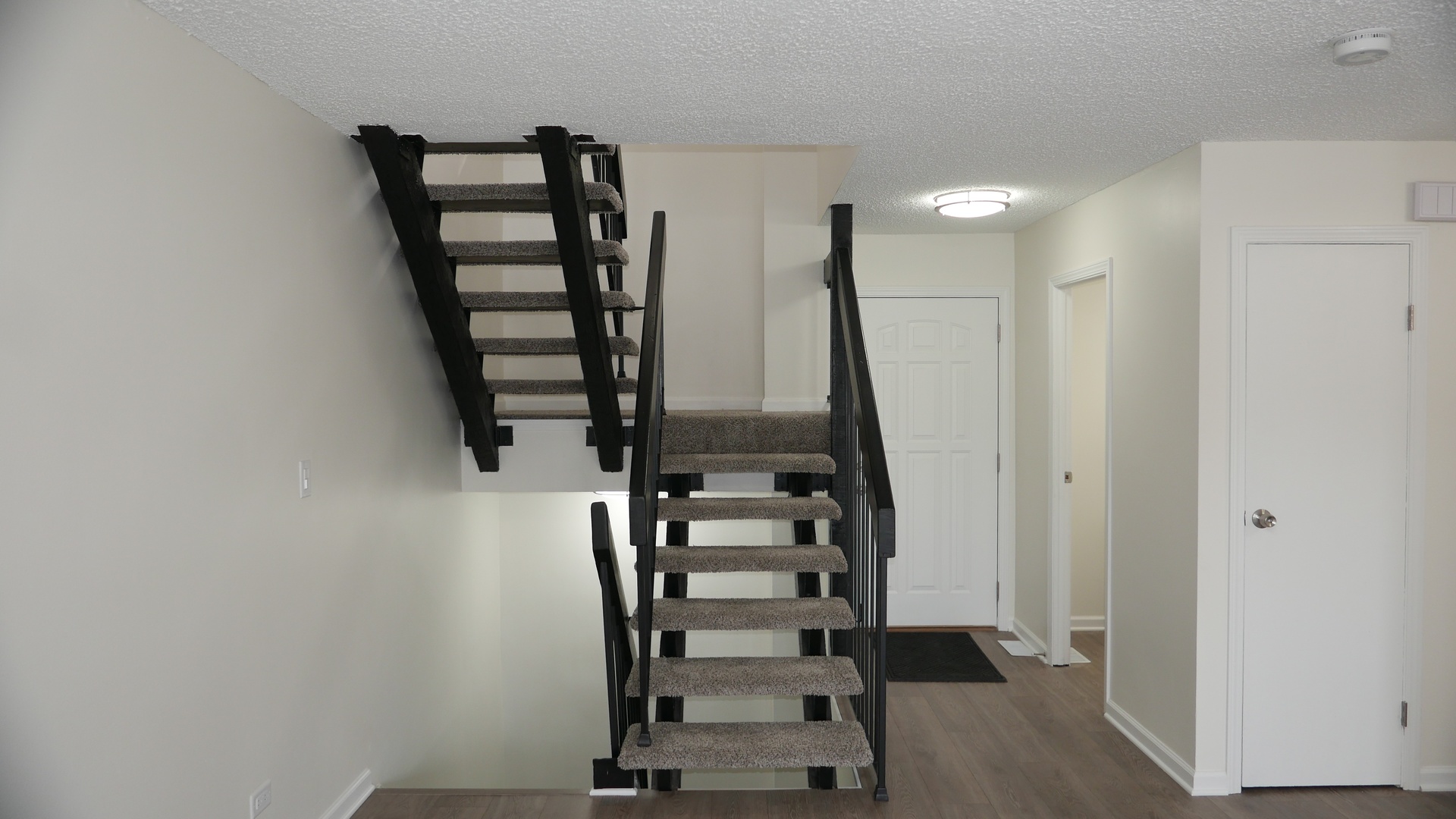 1352 Court Leona