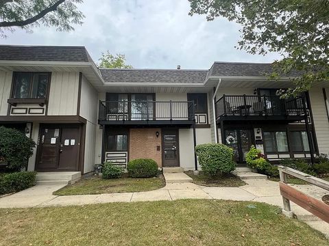 1352 Court Leona Hanover Park IL 60133