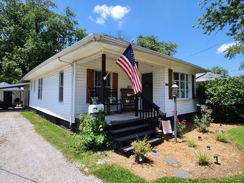 Photo of 611 S Halliday Avenue, Duquoin, IL 62832 (MLS # 12694068)