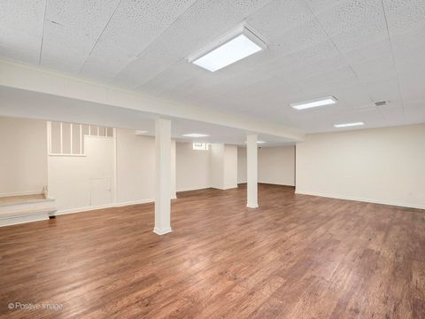 Tiny photo for 7516 N California Avenue, Chicago, IL 60645 (MLS # 12622216)