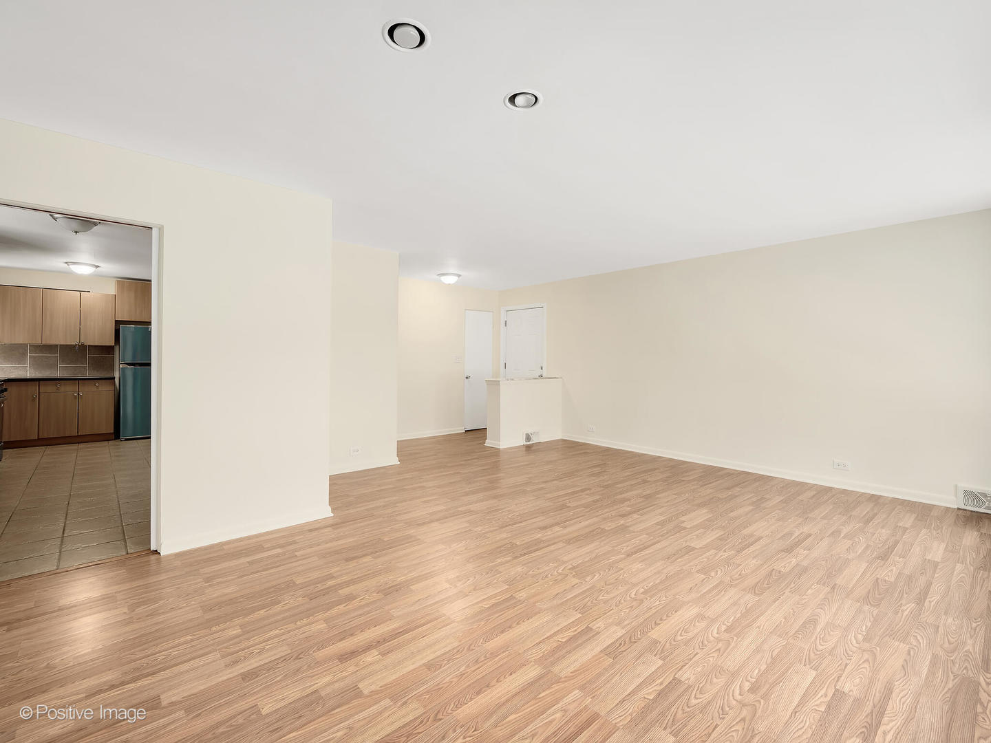 7516 N California Avenue