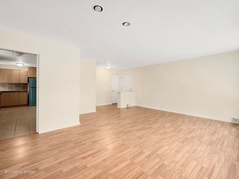 Tiny photo for 7516 N California Avenue, Chicago, IL 60645 (MLS # 12622216)