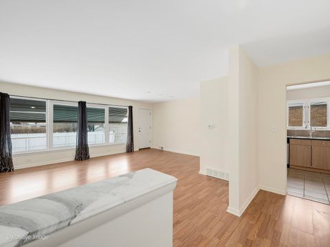 Tiny photo for 7516 N California Avenue, Chicago, IL 60645 (MLS # 12622216)