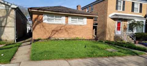 Photo of 7516 N California Avenue, Chicago, IL 60645 (MLS # 12622216)