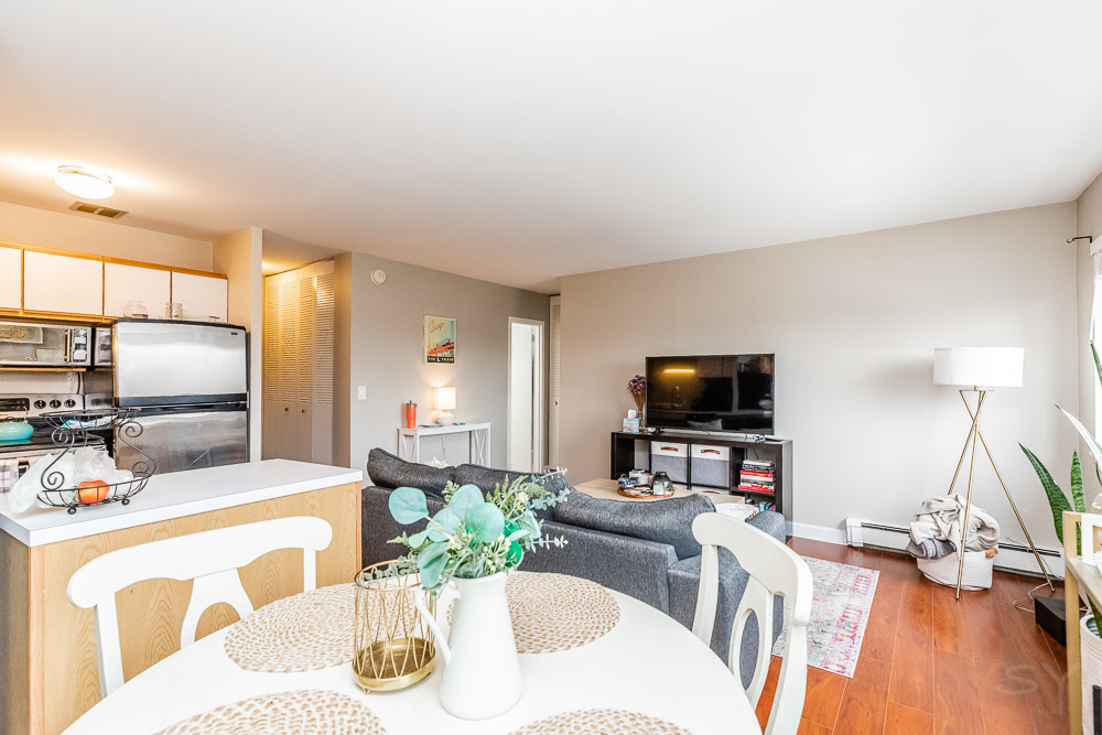 607 W Wrightwood Avenue 815