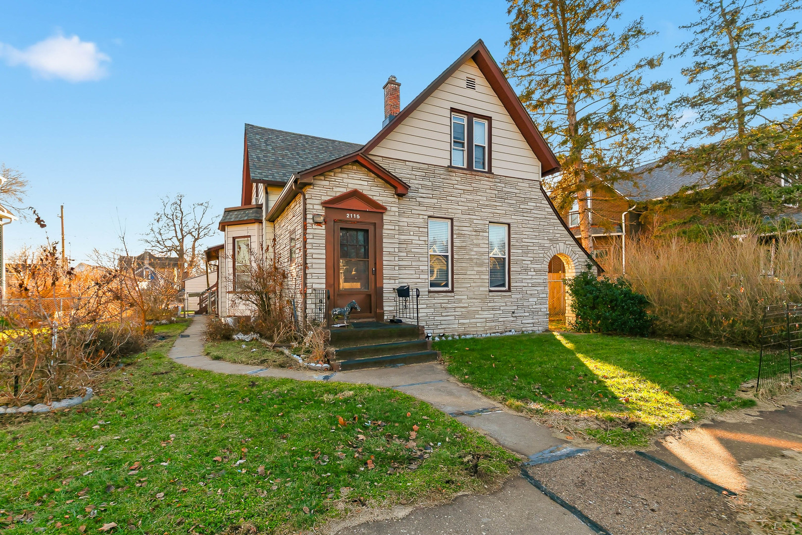 2115 W 4 Street