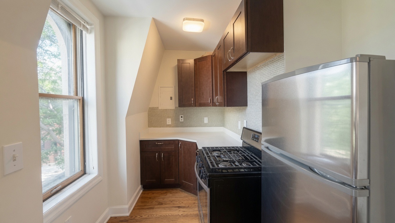 533 W Wrightwood Avenue 3F
