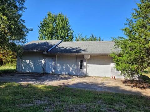 Tiny photo for 11978 E Bunny Farm Road, Mt Vernon, IL 62864 (MLS # 12759012)