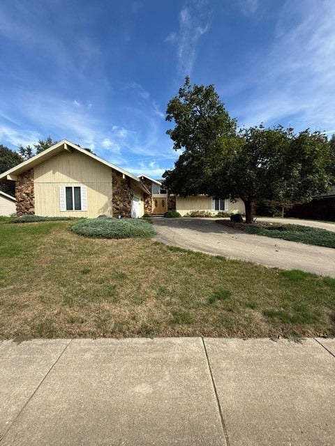 Tiny photo for 312 S Hershey Road, Bloomington, IL 61704 (MLS # 12772964)