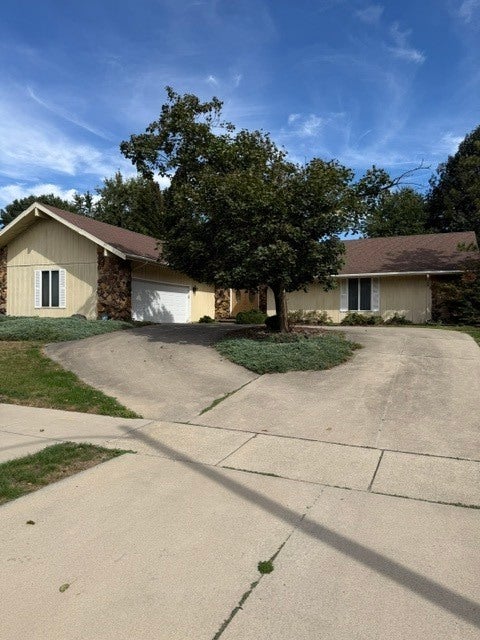 Photo of 312 S Hershey Road, Bloomington, IL 61704 (MLS # 12772964)